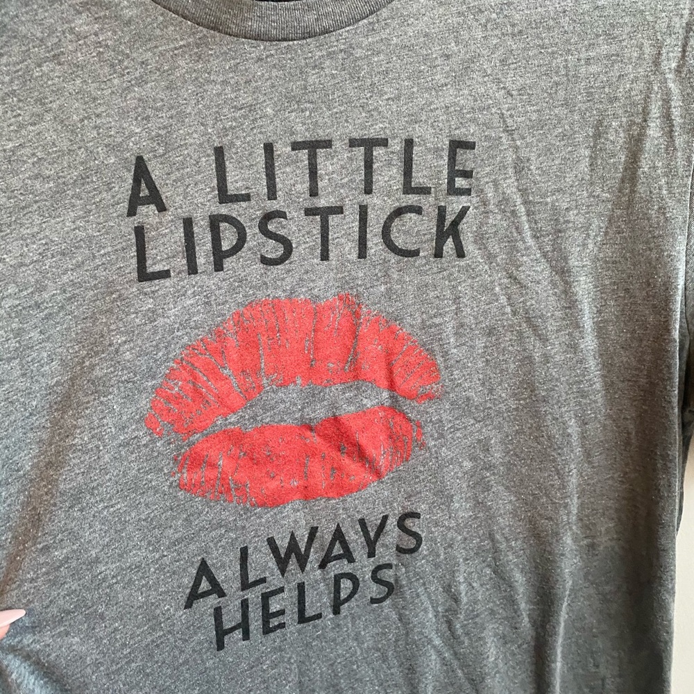Lipstick Graphic Tshirt